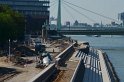 Betonmischer umgestuerzt Koeln Deutz neue Rheinpromenade P014